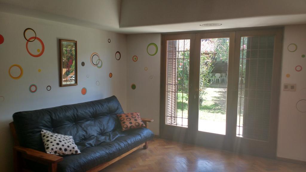 Hostel De Los Artistas Mendoza Exterior photo