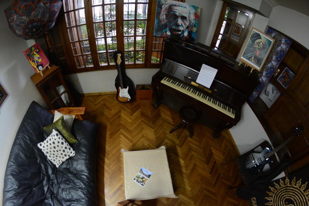 Hostel De Los Artistas Mendoza Exterior photo